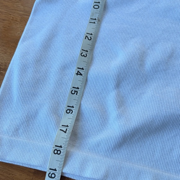 Express Ribbed Tank Top, L/XL - Picture 3 of 8